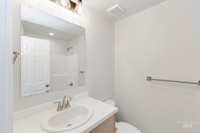 227 W 17th Ave, Jerome, ID 83338