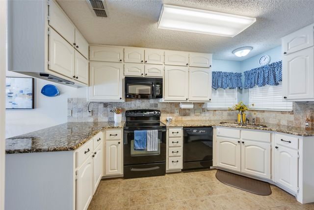 5515 Club Cove Court, De Cordova, TX 76049