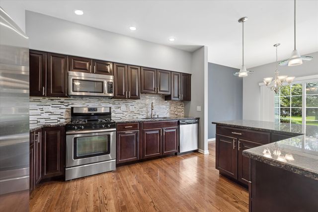 1987 Osprey Court 1987, Bartlett, IL 60103