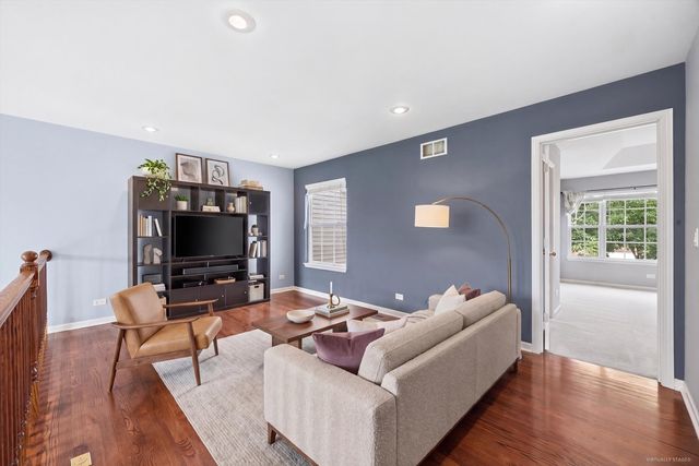 1987 Osprey Court 1987, Bartlett, IL 60103