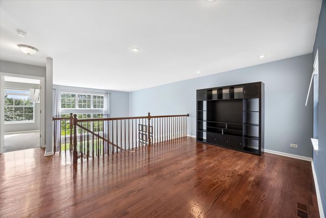 1987 Osprey Court 1987, Bartlett, IL 60103