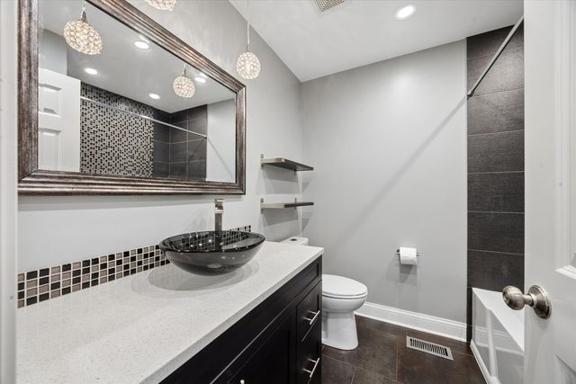 1987 Osprey Court 1987, Bartlett, IL 60103