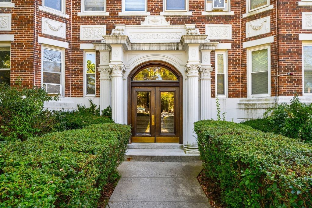1840 Commonwealth Ave 8, Boston, MA 02135