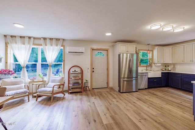 140 Bl Moore Lane, Jonesborough, TN 37659