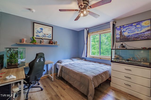 140 Bl Moore Lane, Jonesborough, TN 37659