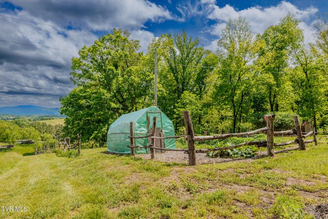 140 Bl Moore Lane, Jonesborough, TN 37659
