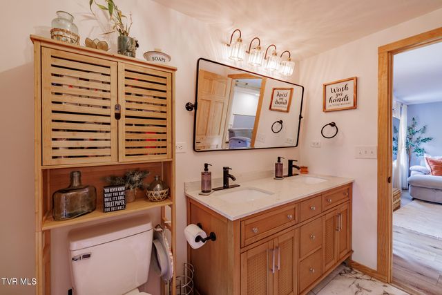 140 Bl Moore Lane, Jonesborough, TN 37659