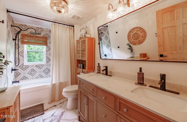140 Bl Moore Lane, Jonesborough, TN 37659