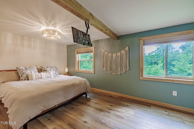 140 Bl Moore Lane, Jonesborough, TN 37659