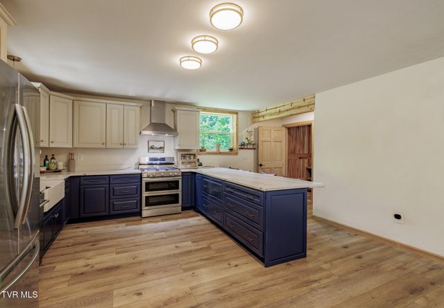140 Bl Moore Lane, Jonesborough, TN 37659