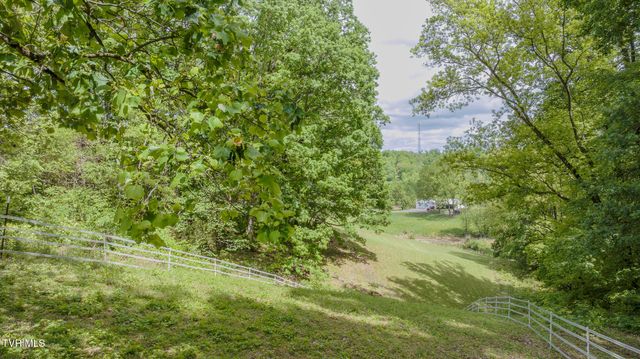 140 Bl Moore Lane, Jonesborough, TN 37659