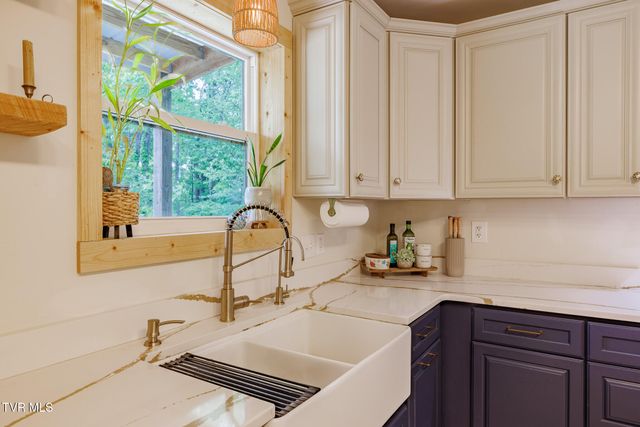 140 Bl Moore Lane, Jonesborough, TN 37659