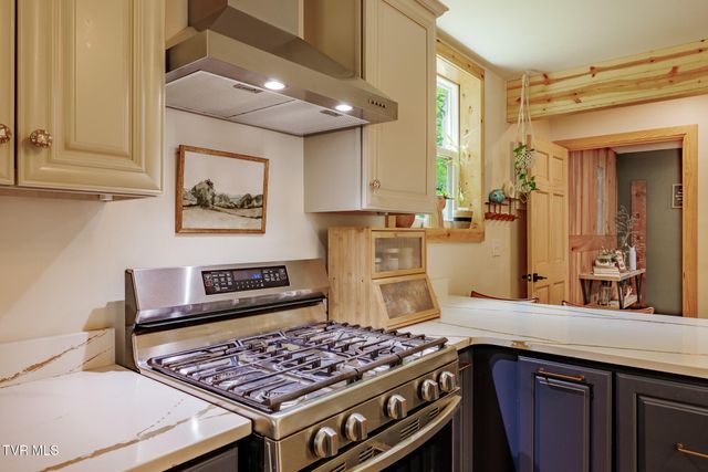 140 Bl Moore Lane, Jonesborough, TN 37659