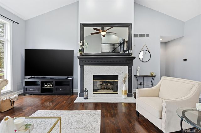 42739 Pond View Drive, Sterling Heights, MI 48314