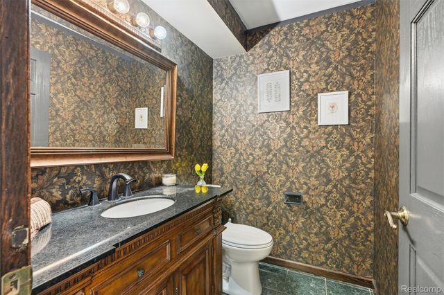 42739 Pond View Drive, Sterling Heights, MI 48314