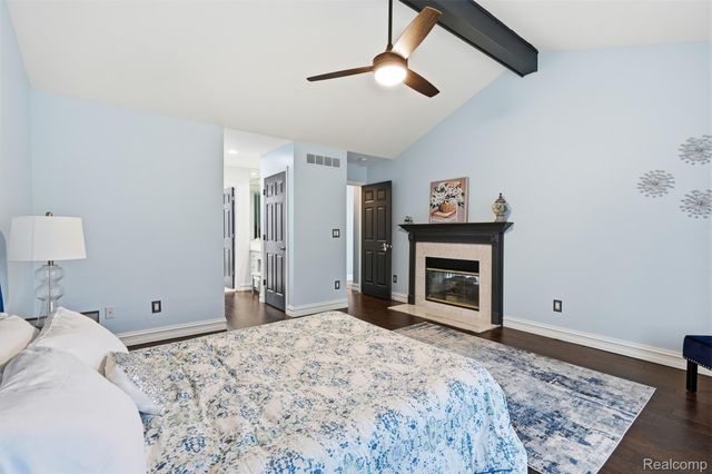 42739 Pond View Drive, Sterling Heights, MI 48314