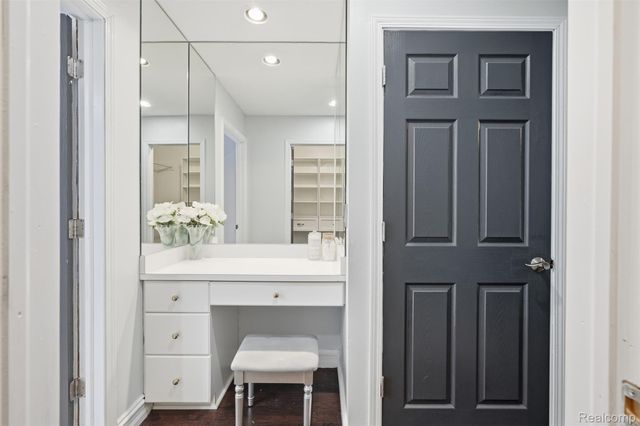 42739 Pond View Drive, Sterling Heights, MI 48314