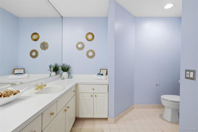 42739 Pond View Drive, Sterling Heights, MI 48314