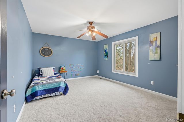 42739 Pond View Drive, Sterling Heights, MI 48314