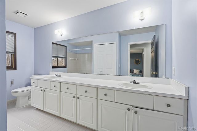 42739 Pond View Drive, Sterling Heights, MI 48314