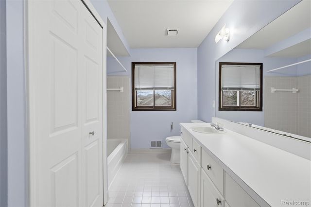 42739 Pond View Drive, Sterling Heights, MI 48314