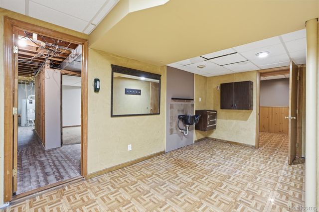 42739 Pond View Drive, Sterling Heights, MI 48314