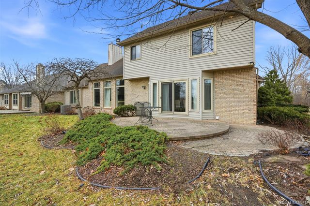 42739 Pond View Drive, Sterling Heights, MI 48314