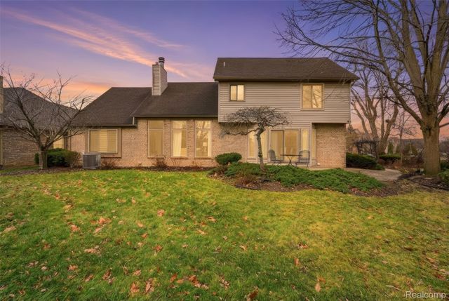 42739 Pond View Drive, Sterling Heights, MI 48314