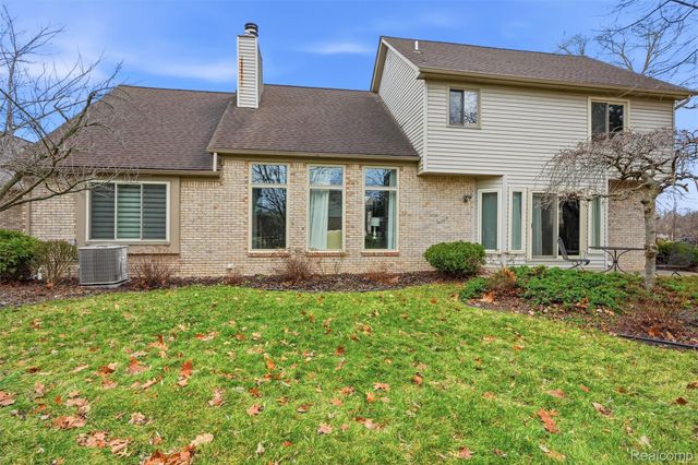 42739 Pond View Drive, Sterling Heights, MI 48314
