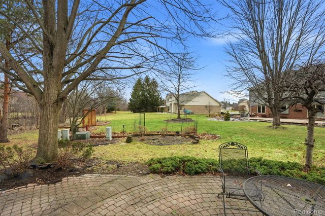 42739 Pond View Drive, Sterling Heights, MI 48314