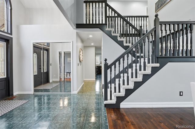 42739 Pond View Drive, Sterling Heights, MI 48314