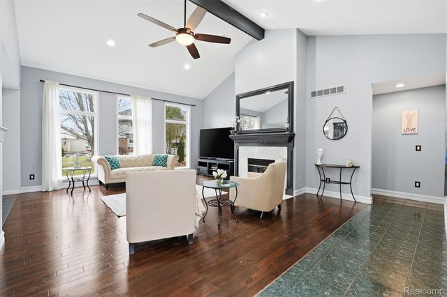 42739 Pond View Drive, Sterling Heights, MI 48314