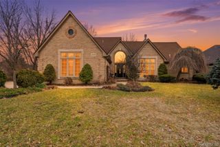 42739 Pond View Drive, Sterling Heights, MI 48314