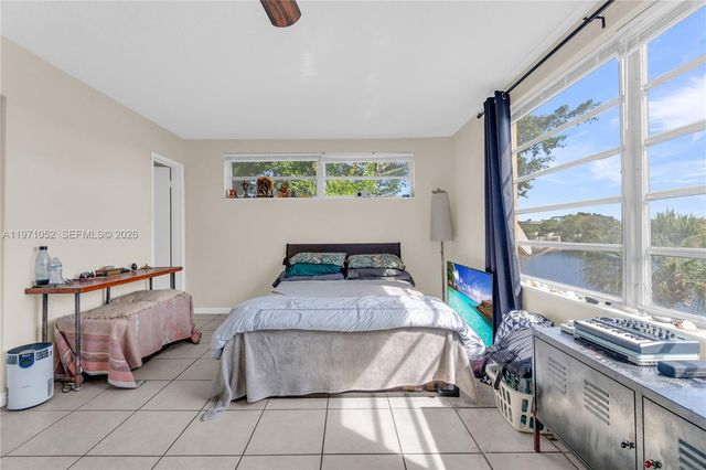 1302 NE 191st St A221, Miami, FL 33179