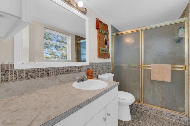 1302 NE 191st St A221, Miami, FL 33179