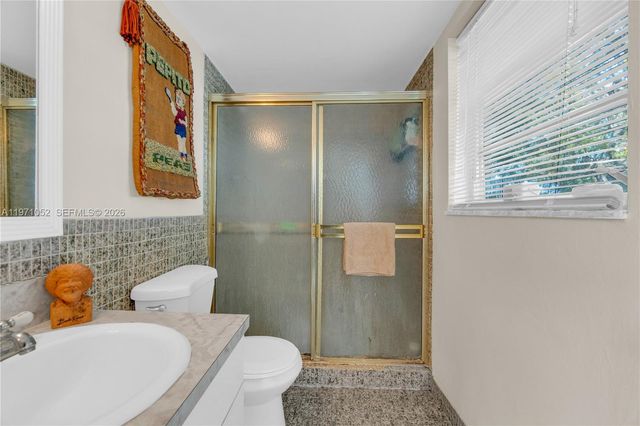 1302 NE 191st St A221, Miami, FL 33179