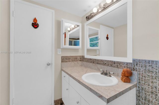 1302 NE 191st St A221, Miami, FL 33179