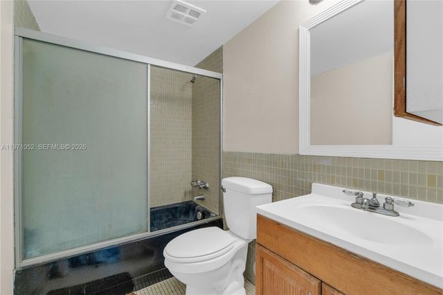 1302 NE 191st St A221, Miami, FL 33179