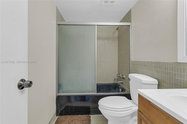 1302 NE 191st St A221, Miami, FL 33179