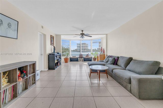 1302 NE 191st St A221, Miami, FL 33179