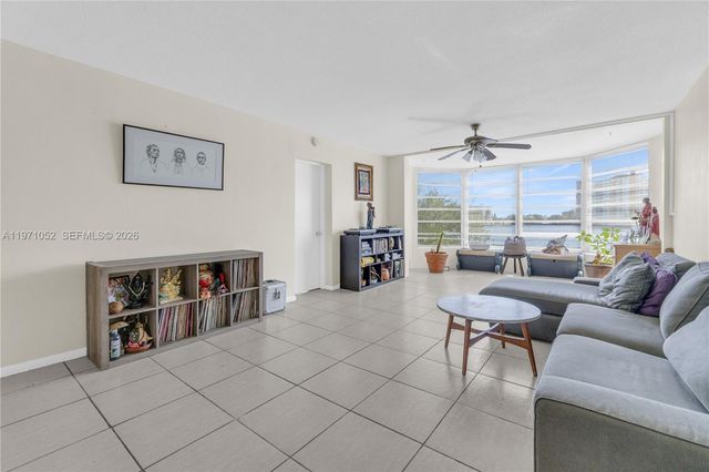 1302 NE 191st St A221, Miami, FL 33179