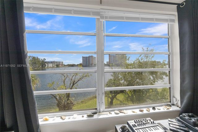 1302 NE 191st St A221, Miami, FL 33179