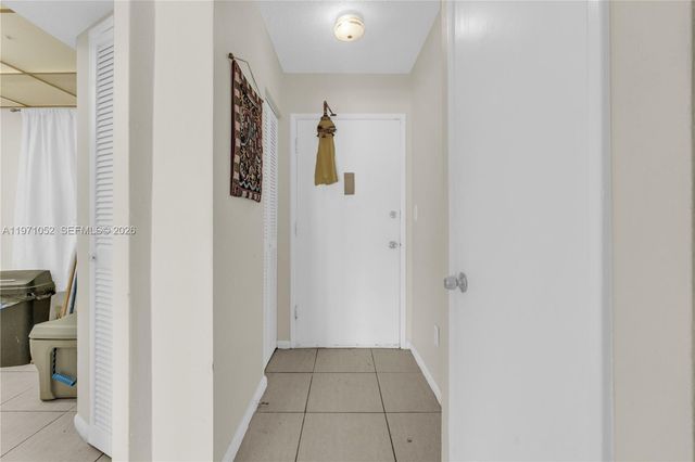 1302 NE 191st St A221, Miami, FL 33179