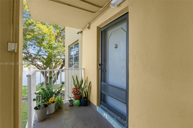 1302 NE 191st St A221, Miami, FL 33179