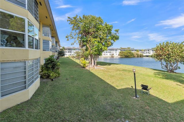 1302 NE 191st St A221, Miami, FL 33179