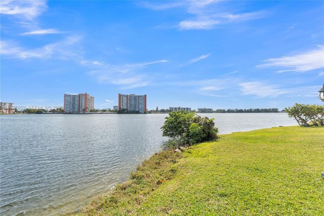 1302 NE 191st St A221, Miami, FL 33179