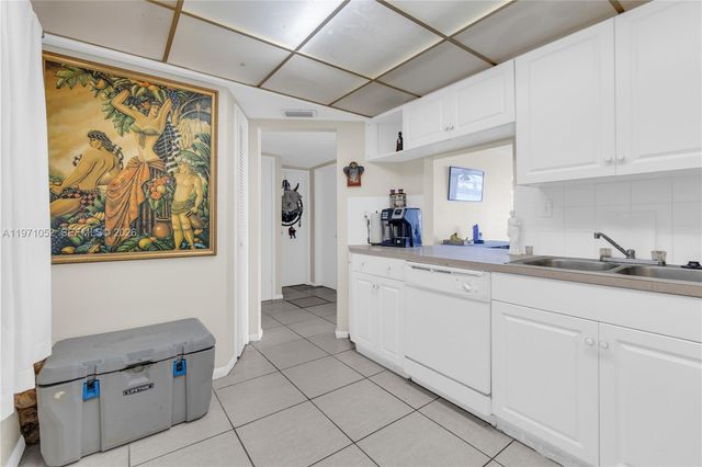 1302 NE 191st St A221, Miami, FL 33179