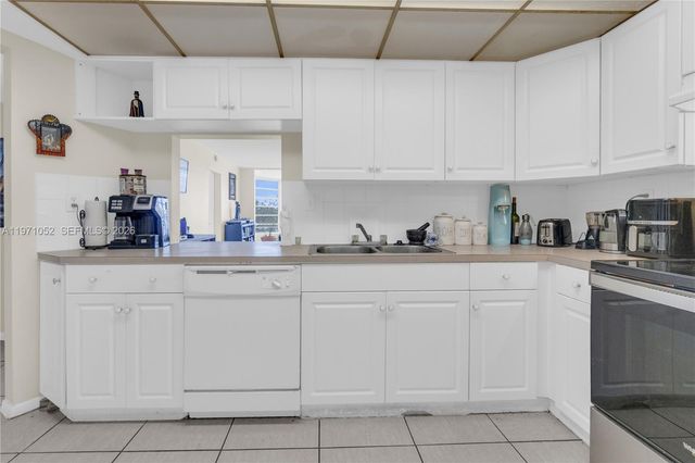 1302 NE 191st St A221, Miami, FL 33179