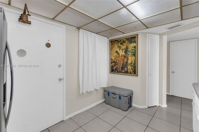 1302 NE 191st St A221, Miami, FL 33179