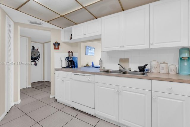 1302 NE 191st St A221, Miami, FL 33179